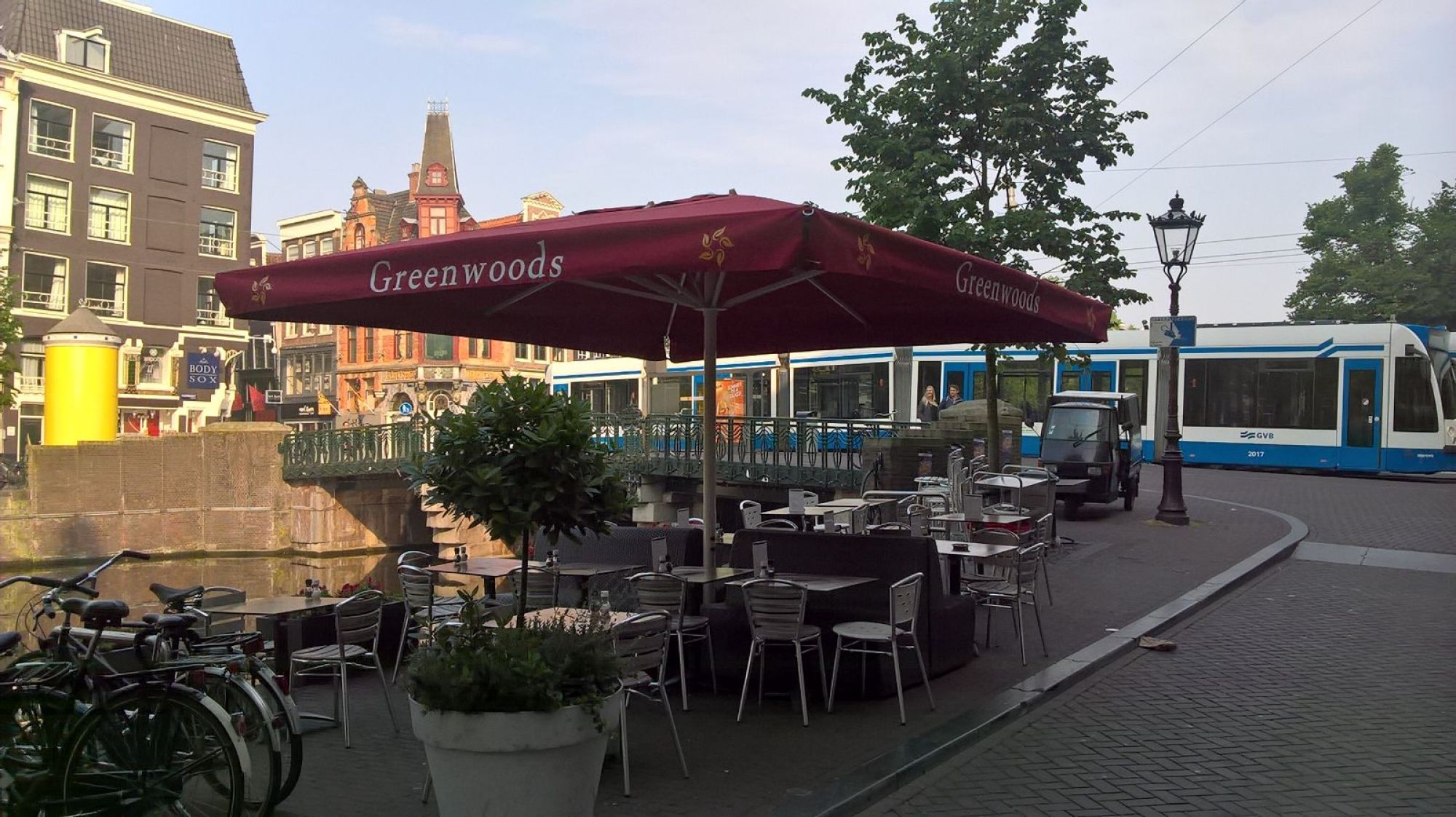 Greenwoods Amsterdam bedrukte horecaparasols van Jumboparasols